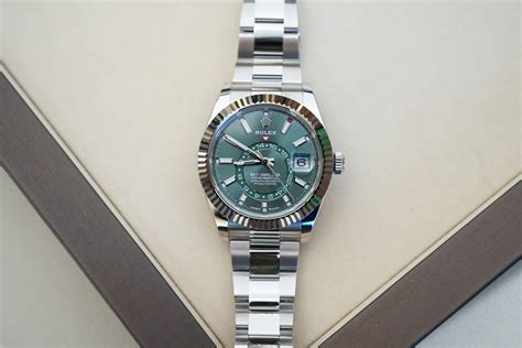 sky dweller rolex green dial